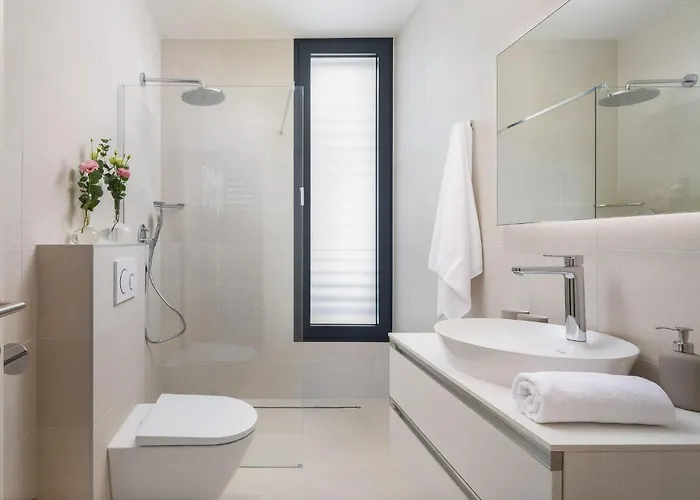 Lovely In With Wifi Бетина