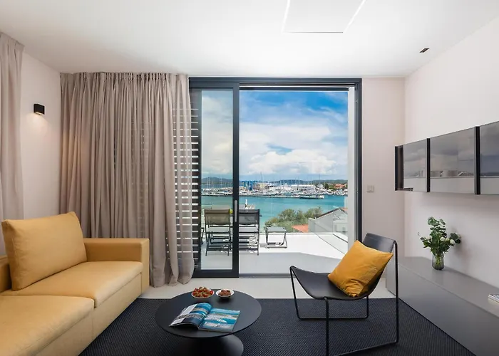 Lovely In With Wifi Бетина